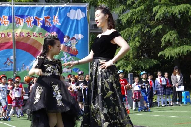 阳光下的成长艺术节,春天里歌唱活动