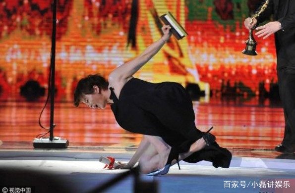 国内女星戛纳红毯摔倒,本次戛纳红毯摔倒的8线女星