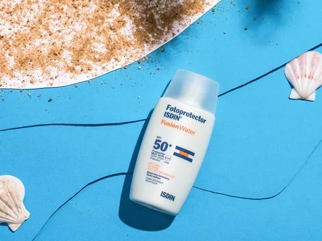 轻薄不暗沉的防晒霜,防水防汗不脱妆的防晒霜