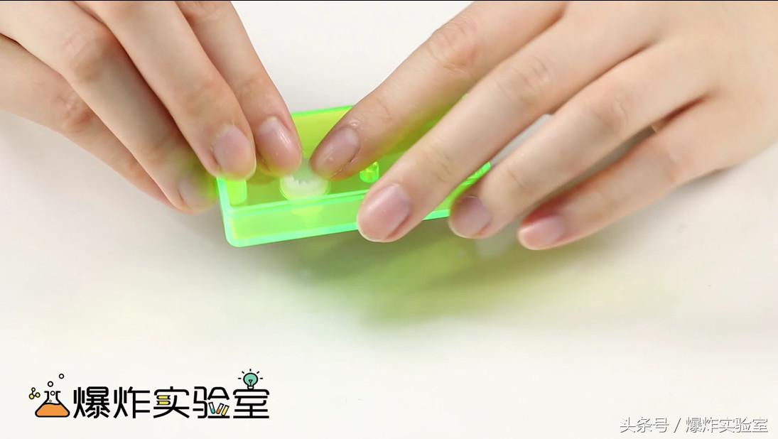 手摇发电机点亮灯泡,自制自由能发电机轻松点亮灯泡