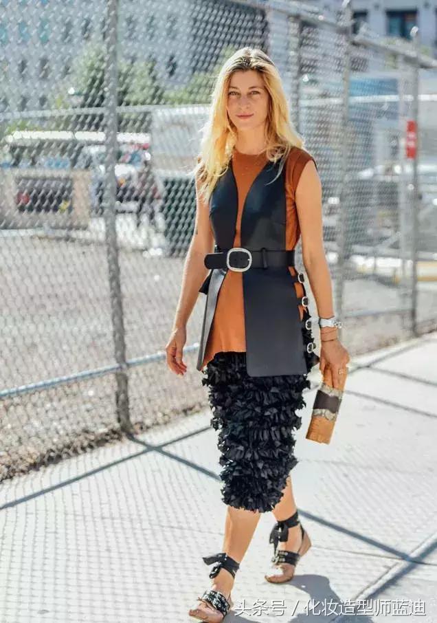 适合夏季的色彩穿搭,适合夏天的配色