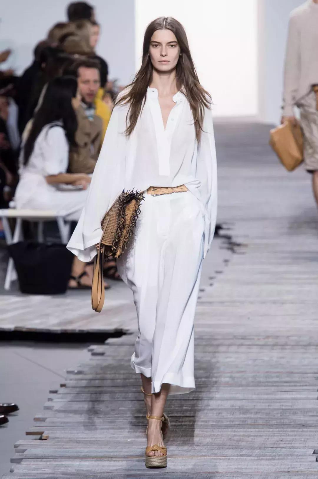 显瘦阔腿裤百搭秋季,最好穿的白色显瘦阔腿裤