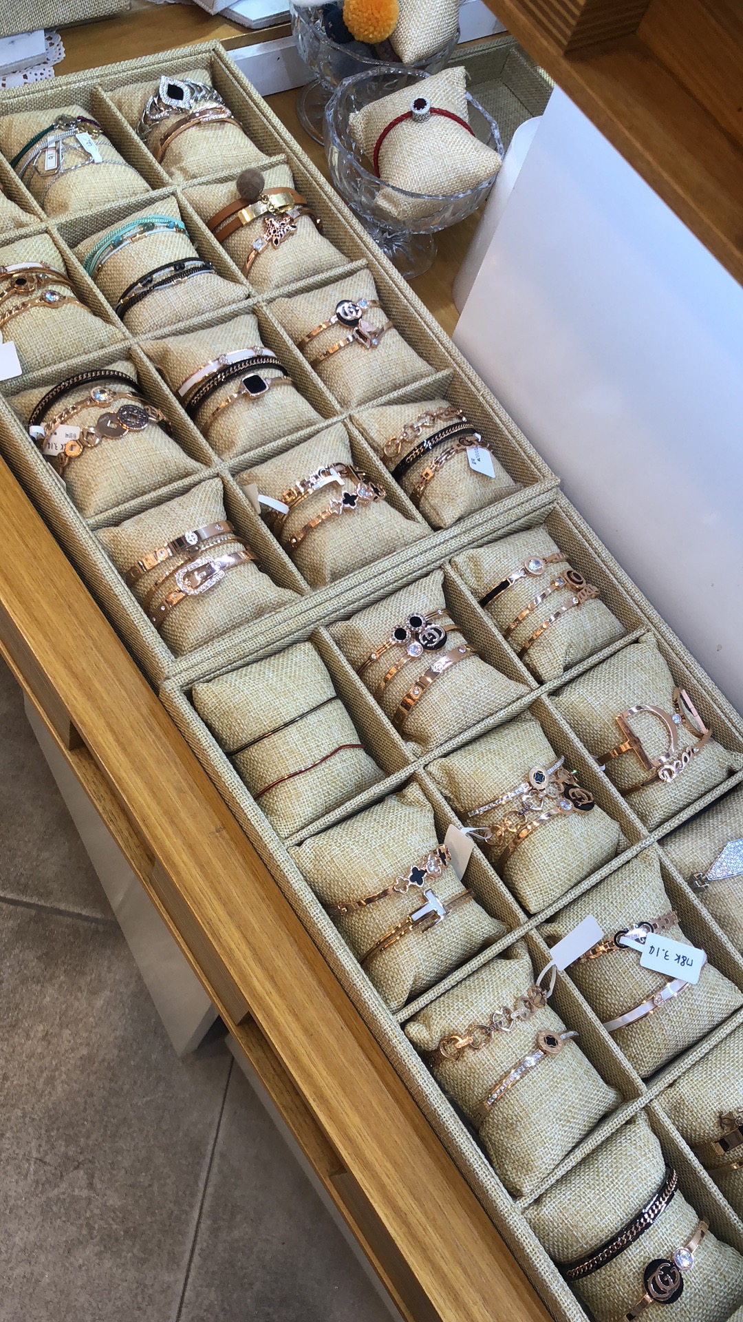 去济州岛买什么化妆品便宜,去济州岛买什么转接头