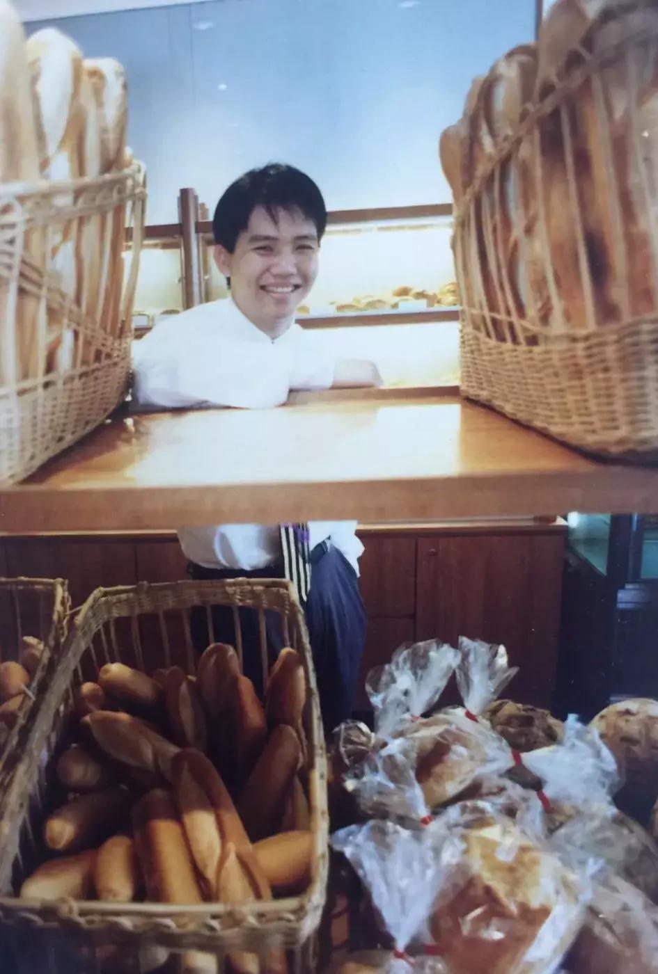 组屋楼下的“土”味蛋糕店,怎么就成为了新加坡网红手信