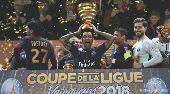 38冠魔王为世界杯流泪35岁迷人小混蛋：巴西战斗！