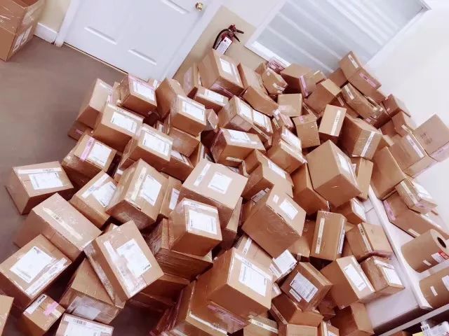 还在高价买各种金装铂金奶粉？！不要被奶粉公司的营销手段骗了！