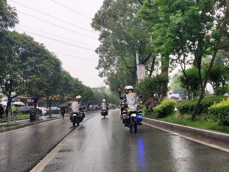 骑警高清图,骑警实拍