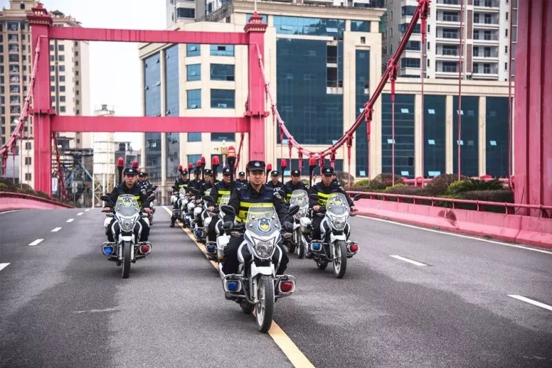 骑警高清图,骑警实拍