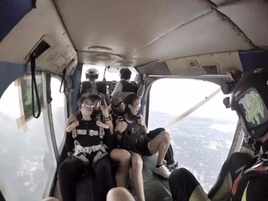 开柜计划｜美女纹身师的衣柜里，都是最Cool的黑白灰！