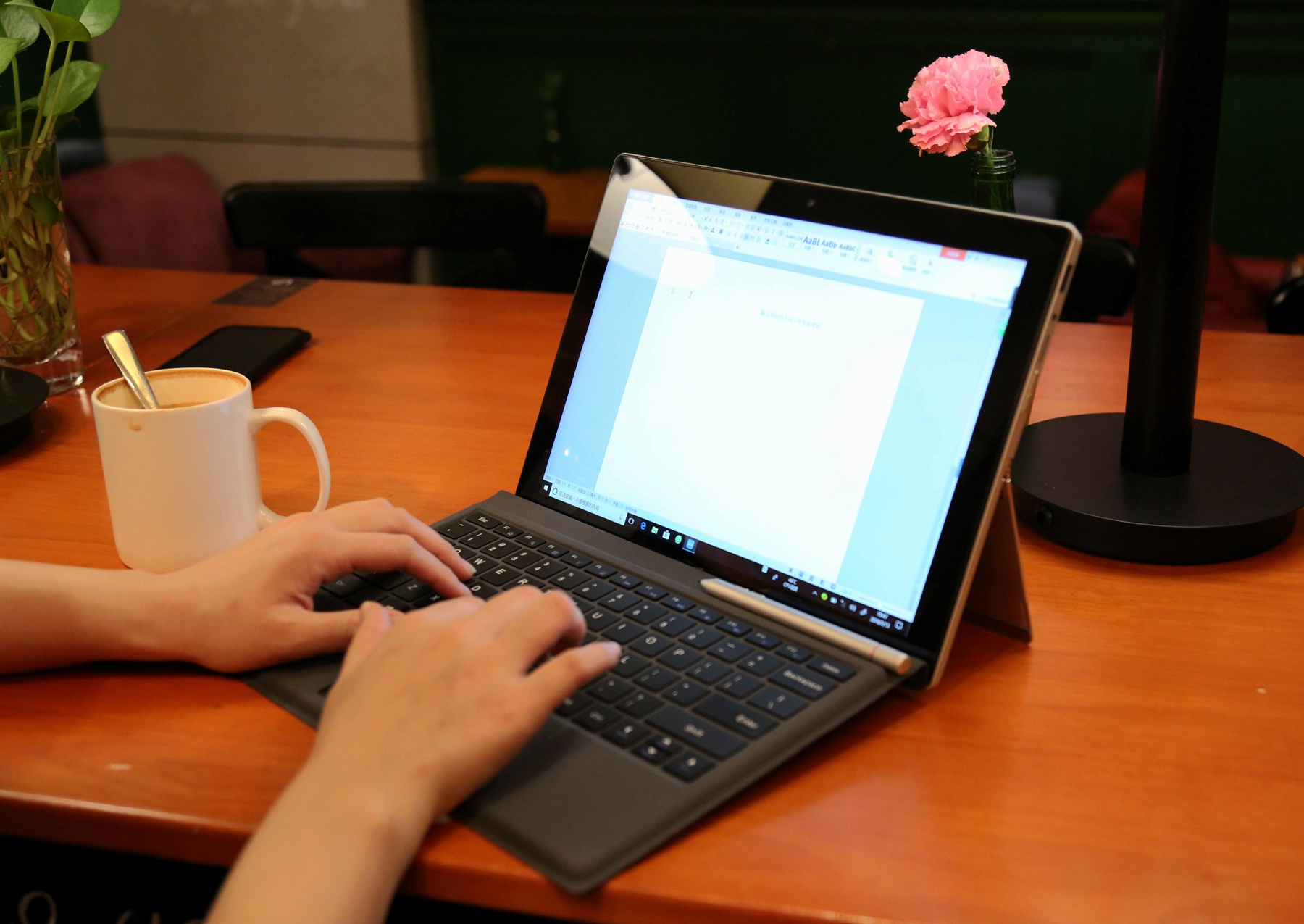 voyoi7plus二合一平板电脑,轻薄便携兼具性能笔记本5000