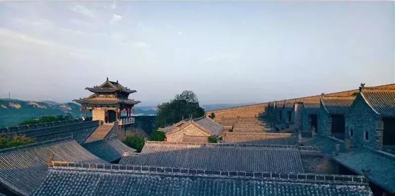 宕囧畞鍙ゅ牎澶滄櫙,宕囧畞鍙ゅ牎