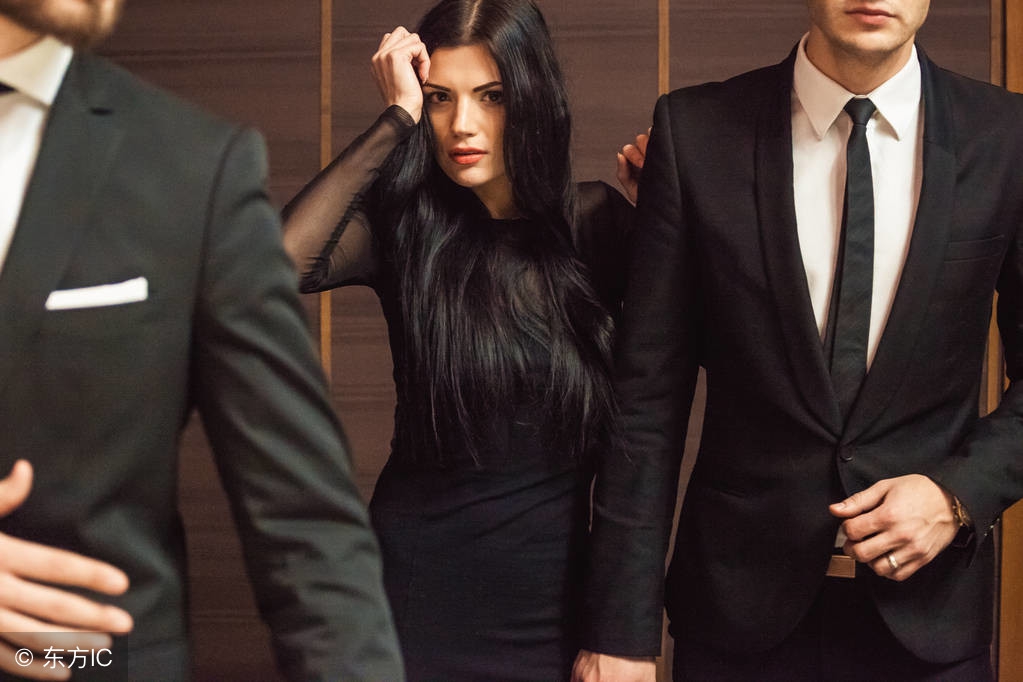 你是一个军人，知道越狱的后果，这是在背叛祖国，背叛人民