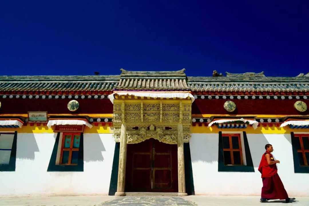 连绵的群山、广袤的草原、蜿蜒的河流……它就是独一无二的若尔盖