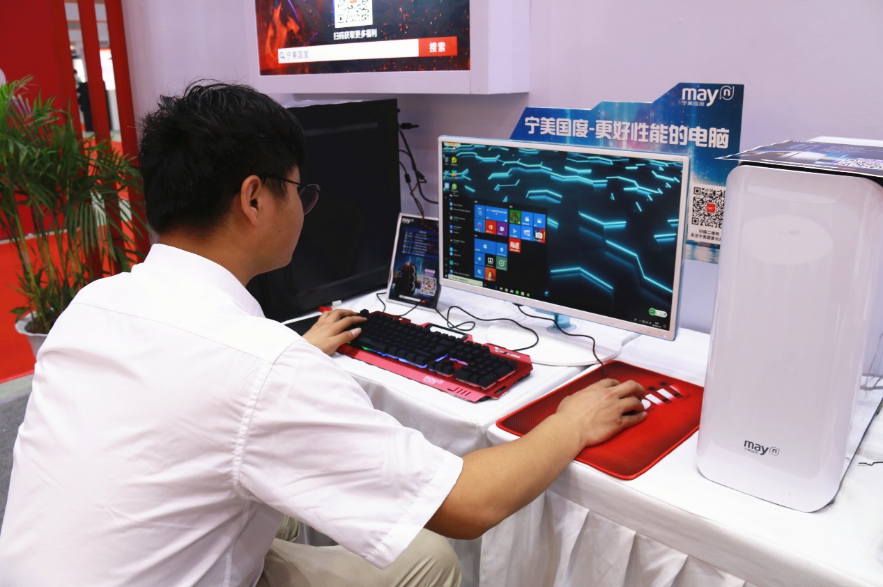 惊了！居然能在2018武汉电博会看到这台宁美国度电脑