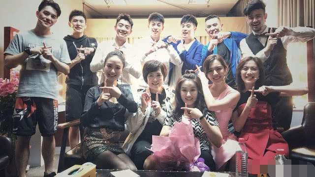 郑恺澄清与baby的关系,郑恺与谁在一起