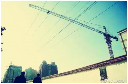 在总平面图中如何布置塔吊,施工平面布置图塔吊半径怎么确定