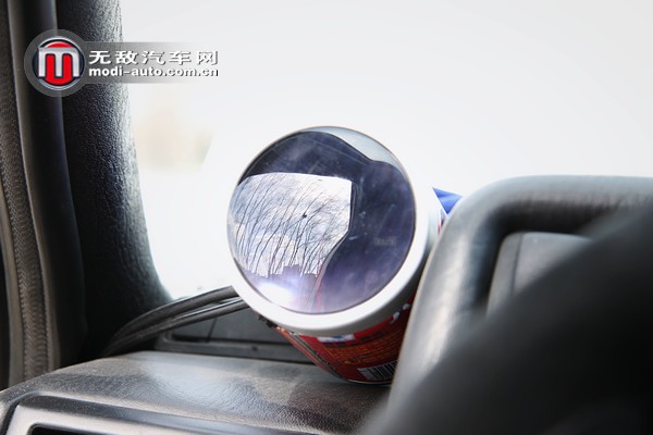 这个聚会里面没有一辆合法的车！