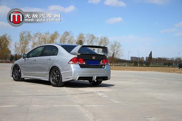 这个聚会里面没有一辆合法的车！