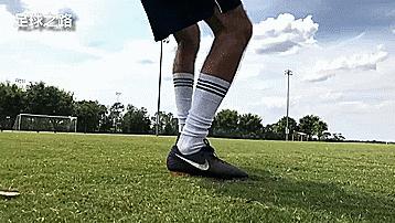 如何侧身接长传球,边后卫接球要领和处理球要领