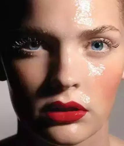 夏天爆汗不脱妆方法,夏天爆汗底妆怎么护