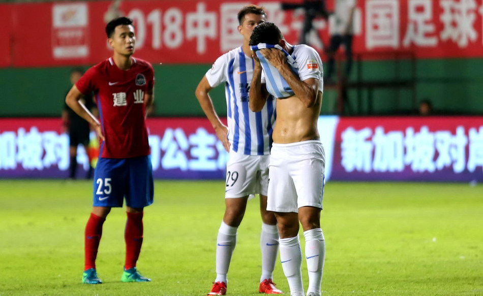 肖智红牌罚下,肖智进球红牌