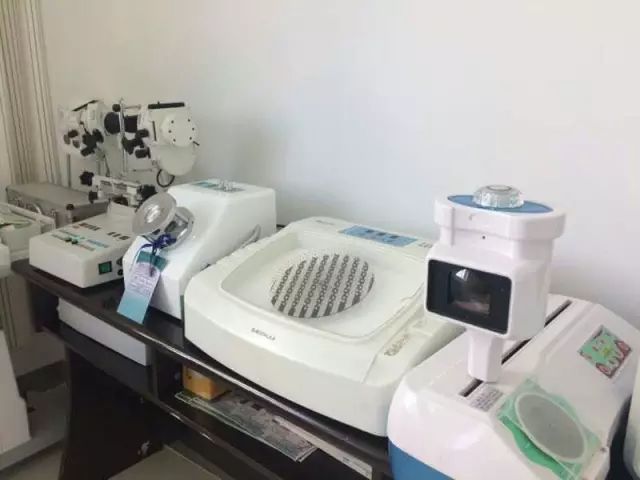 外伤眼睛肿了热敷还是冷敷好,眼睛上火肿了用冷敷还是热敷