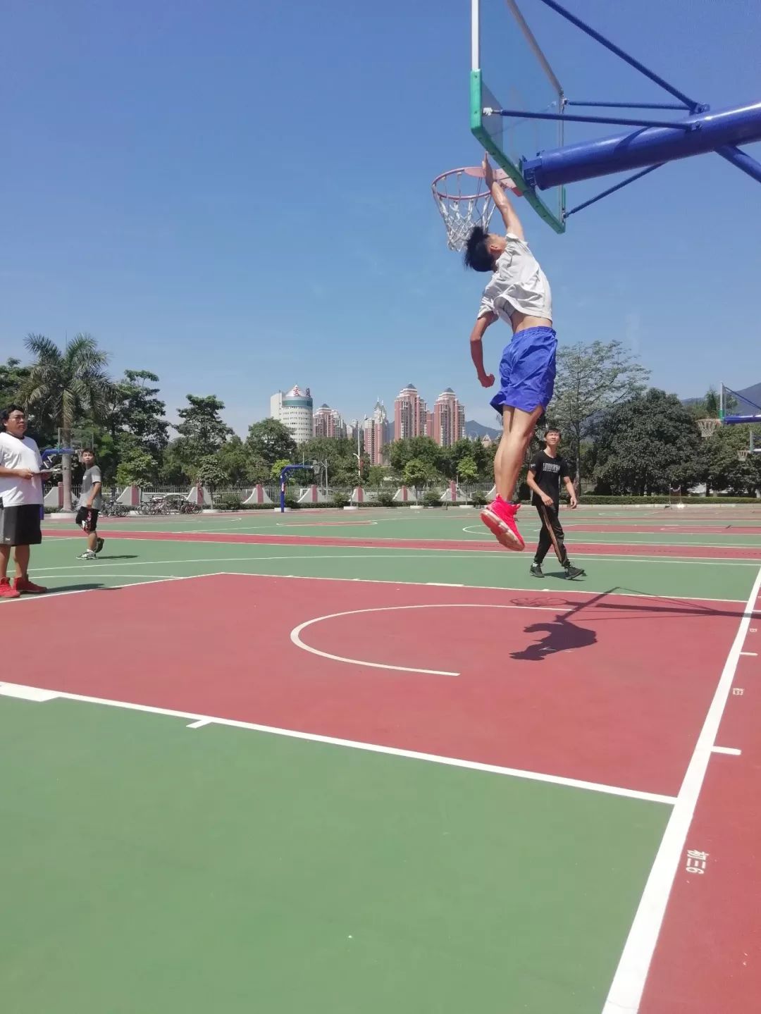 体育让生命更美好,生命因体育而精彩