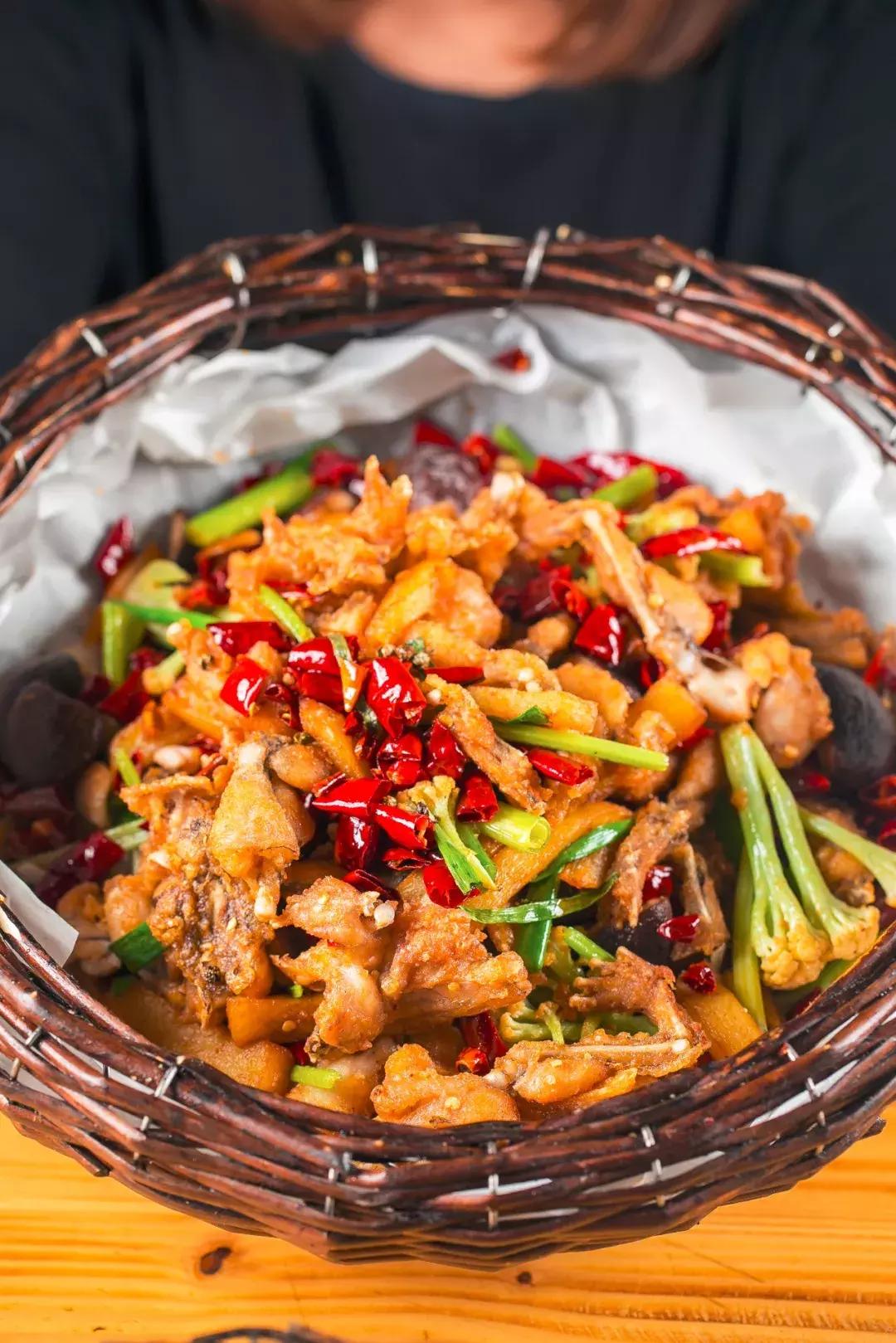 蛙哥被粉丝吊打的视频,网红蛙哥被打