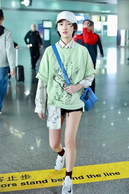 周冬雨蜡像上海杜莎巡展,周冬雨蜡像衣服