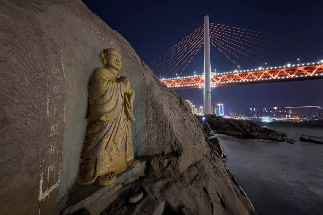 重庆夜景真的比香港好看吗,重庆夜景为什么比香港还繁华
