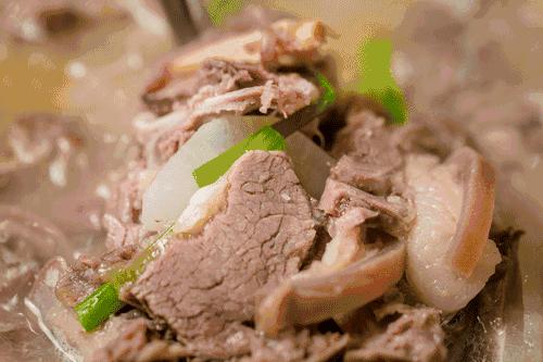 巽寮湾(读:xùnliáowān是粤东数百公里中海水最洁净海湾之一