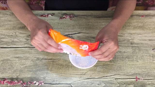 手上长硬皮像茧子用什么办法解决,手上长黄茧子怎么办