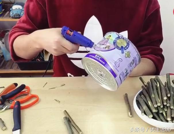 剩下的奶粉罐可以用来养什么东西,家里废弃奶粉罐如何重新利用