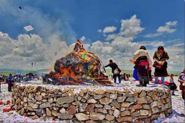 撒隆达藏族文化讲解,煨桑是藏族人民古老的文化