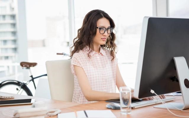 入职一个星期后，公司开始面试其他人，怎么办？