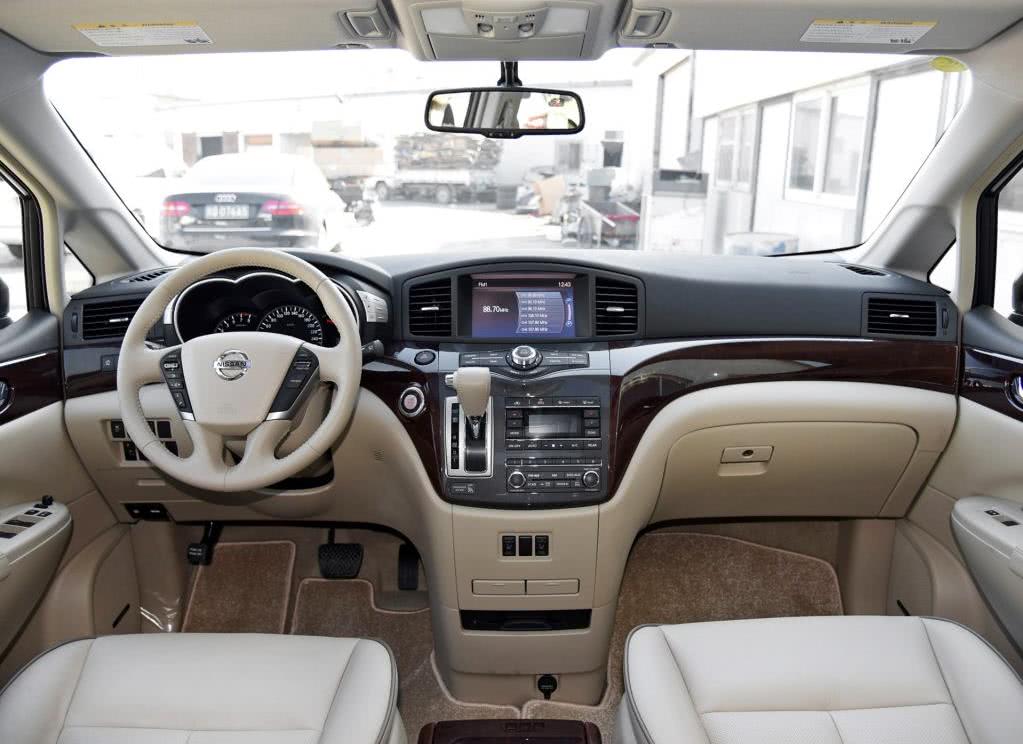 价格不到10万的豪车,日产贵士对比埃尔法