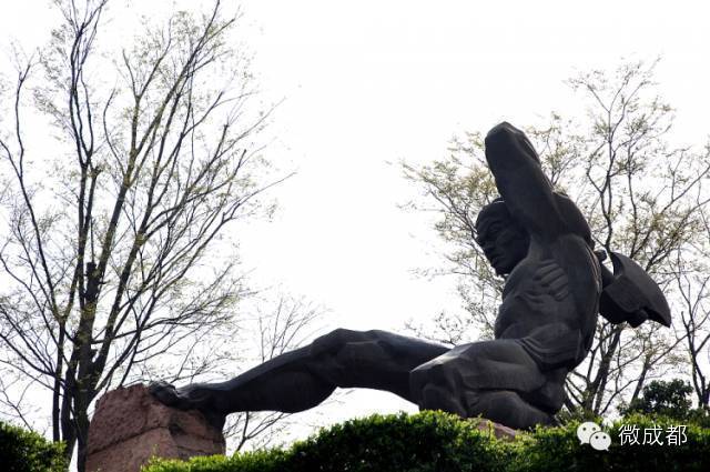 成都天府广场伟人雕塑,成都冷知识分享