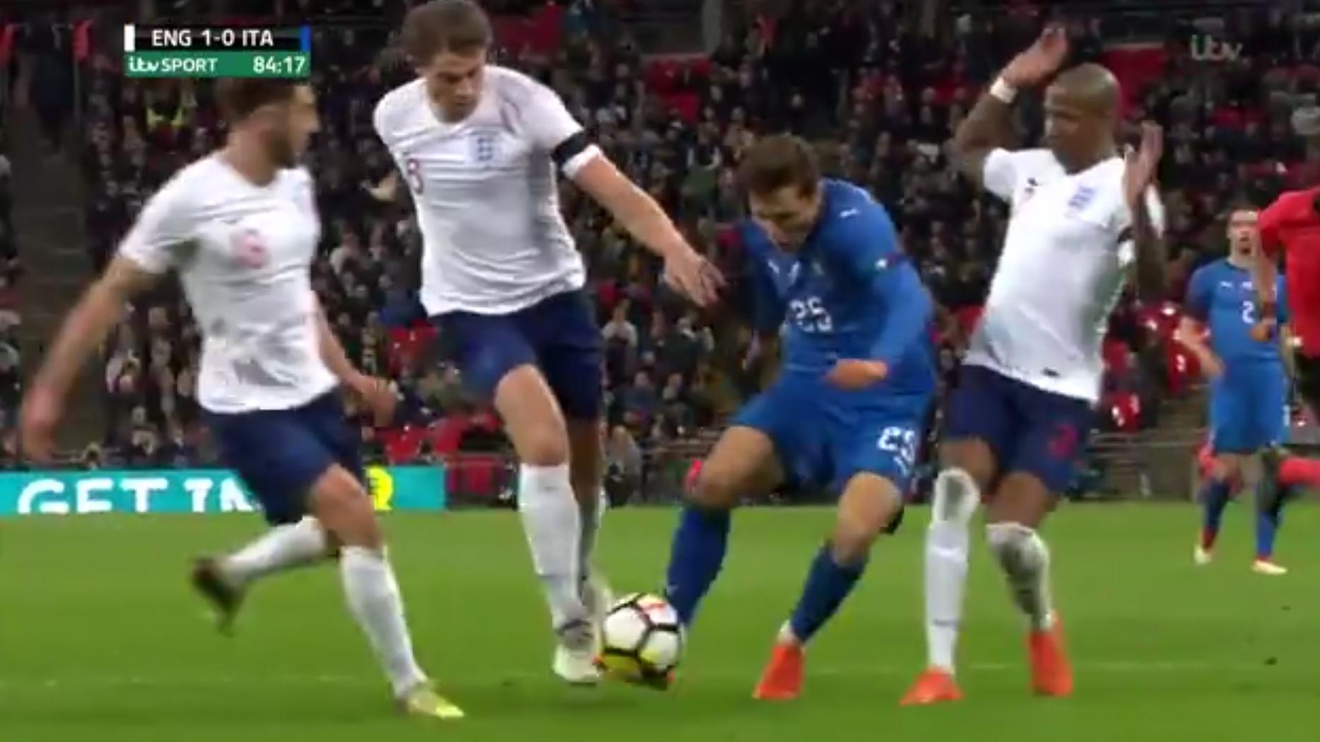 国足球衣颜色被吐槽,国足足球十大滑稽乌龙