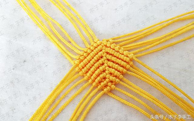 你的手机挂饰还在买？妹子自己在家做挂饰，超漂亮