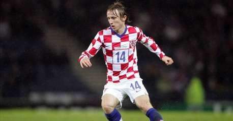 足坛最佳中场莫德里奇,中场大师莫德里奇年轻颜值