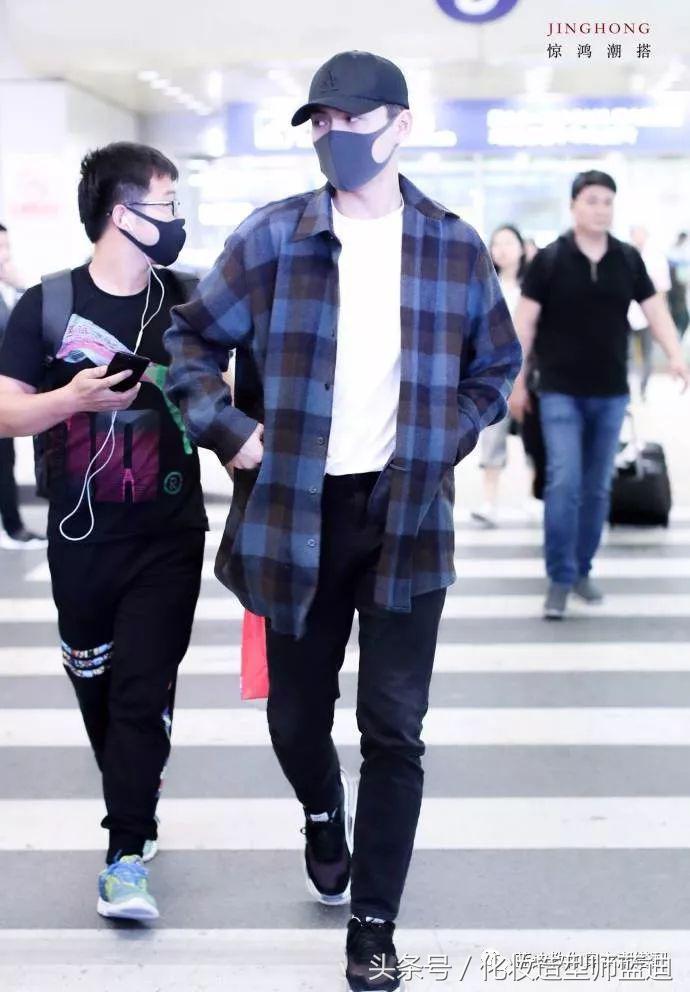 王俊凯一身棒球服,王俊凯机场穿运动套装