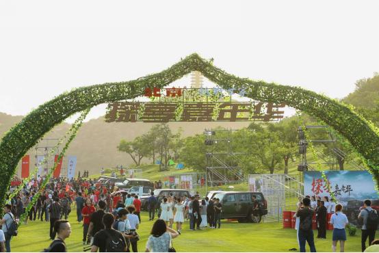 bj402018款plus2.3t尊享版,北汽越野bj40升级版报价