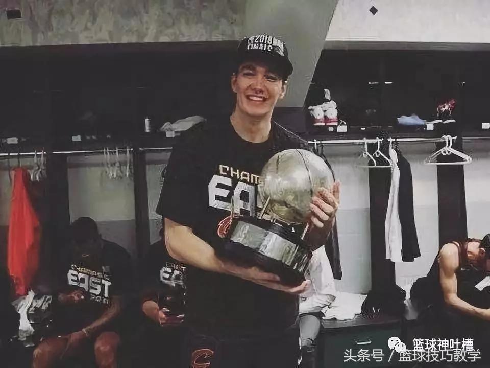 该来的总会来求厂长上场,勇士致敬克莱回归