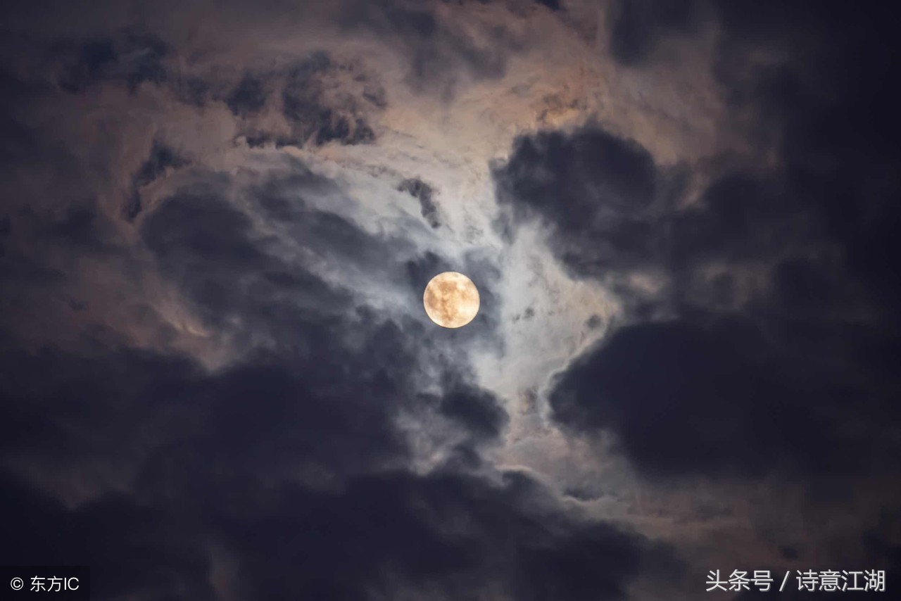 关于月亮的诗句和情感,跟月亮有关的诗句及表达的情感