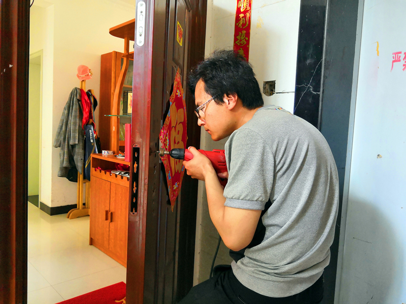 温馨港湾的守护神：六孚方程式指纹防盗锁体验报告