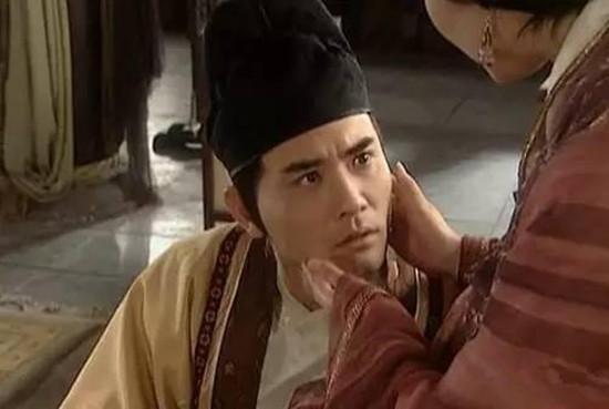 士兵腿上长疮,将军亲自吸脓,士兵母亲号啕大哭:儿子活不长了!