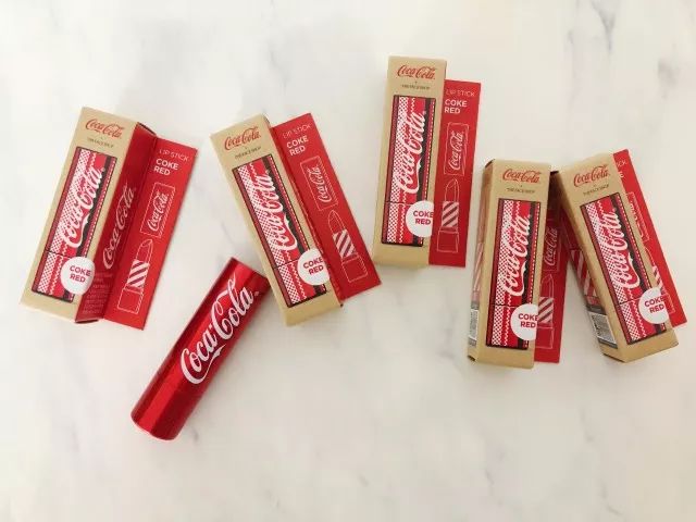 12支不一样的颜色显白口红,12支口红试色这几支简直丑到爆炸