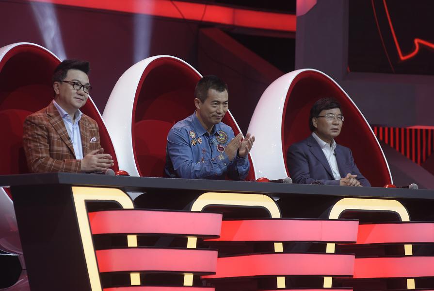 贺炜徐阳解说梅西一秒两次变向,2018欧冠决赛央视贺炜徐阳