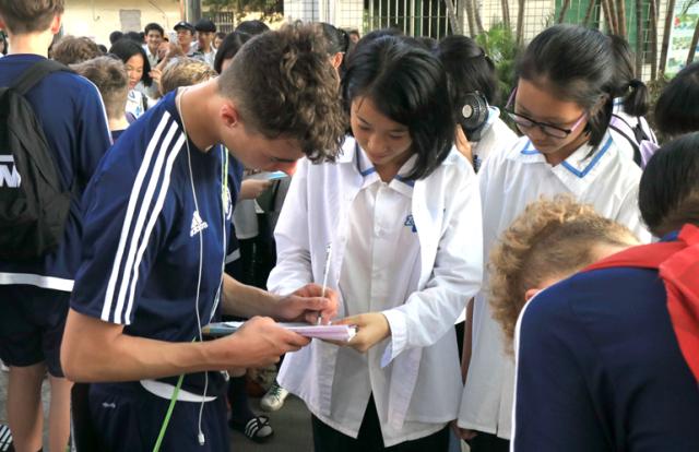 足梦视界｜中英足球文化交流，首站湛江轰动全城