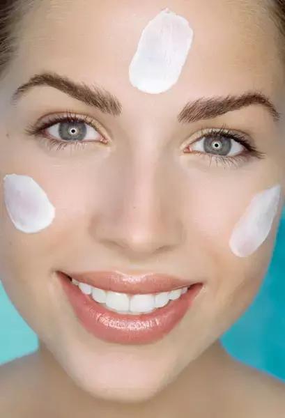 好的妆容需要好的底妆,底妆怎么画出磨皮的妆容效果